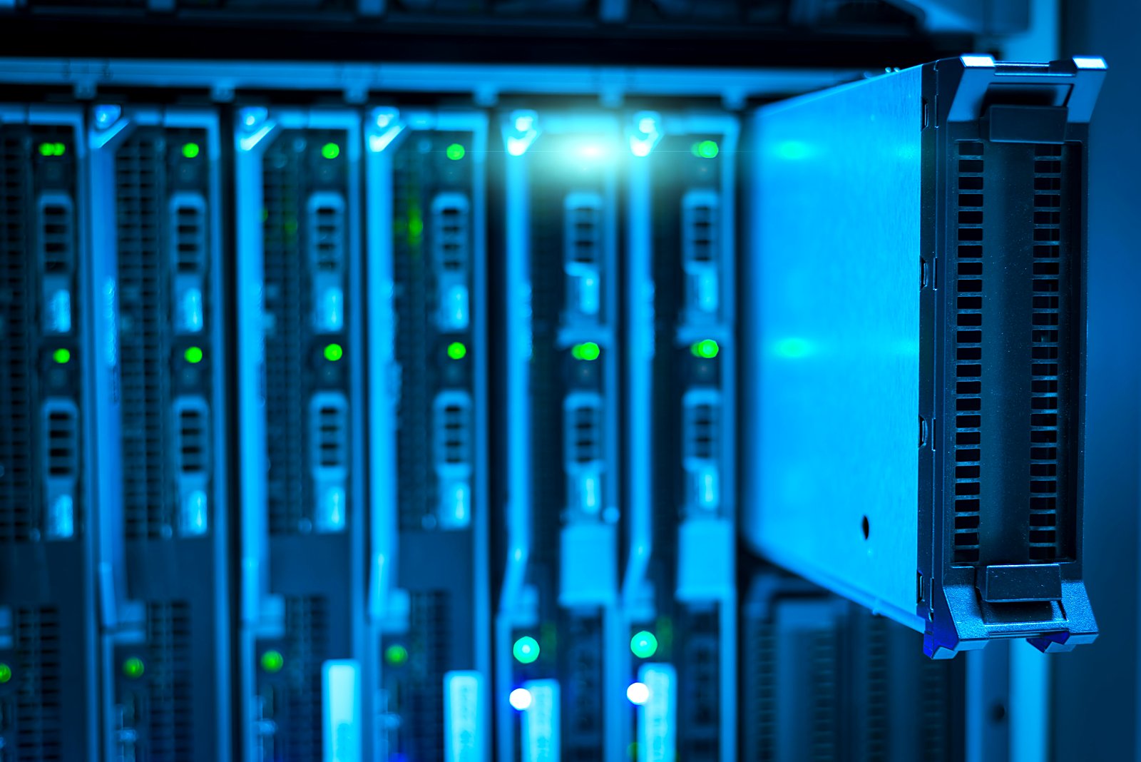 Baie de serveurs en datacenter